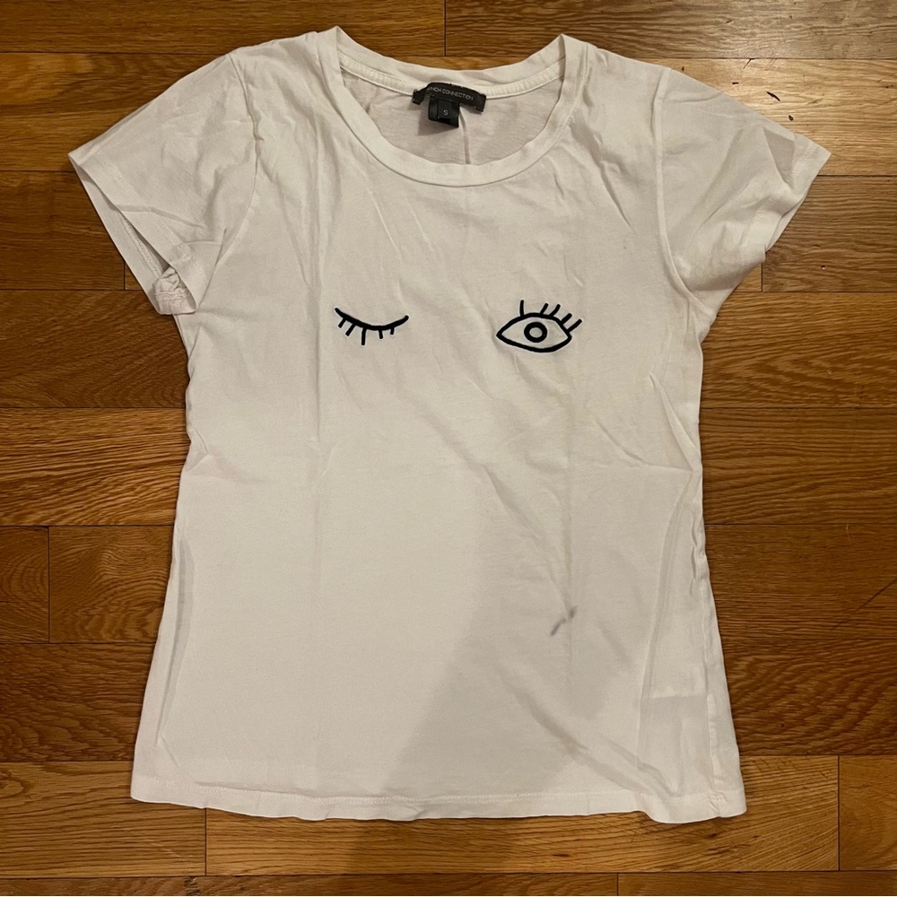 French Connection White Fitted Short Sleeve Crew Neck T-Shirt with Wink Graphic